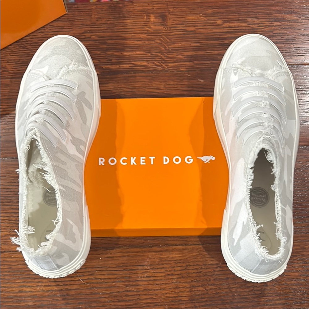 Rocket Dog Women's Slip-On White Camouflage Sneakers Size 11